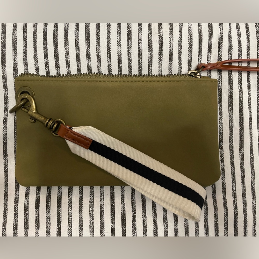 Universal Threads clutch
